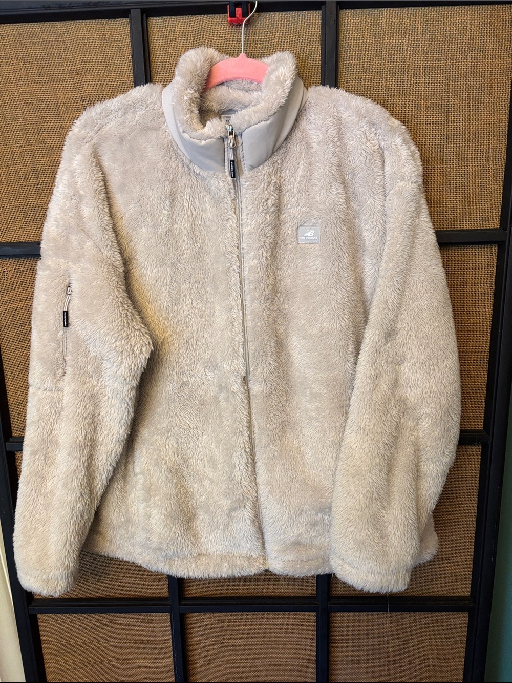 NEW BALANCE BEIGE SIZE XL ZIP UP FURRY POLYESTER MATERIAL